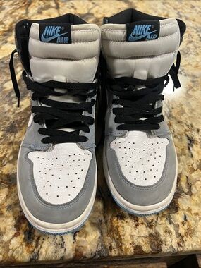 Jordan 1 Retro OG High University Blue size 9
